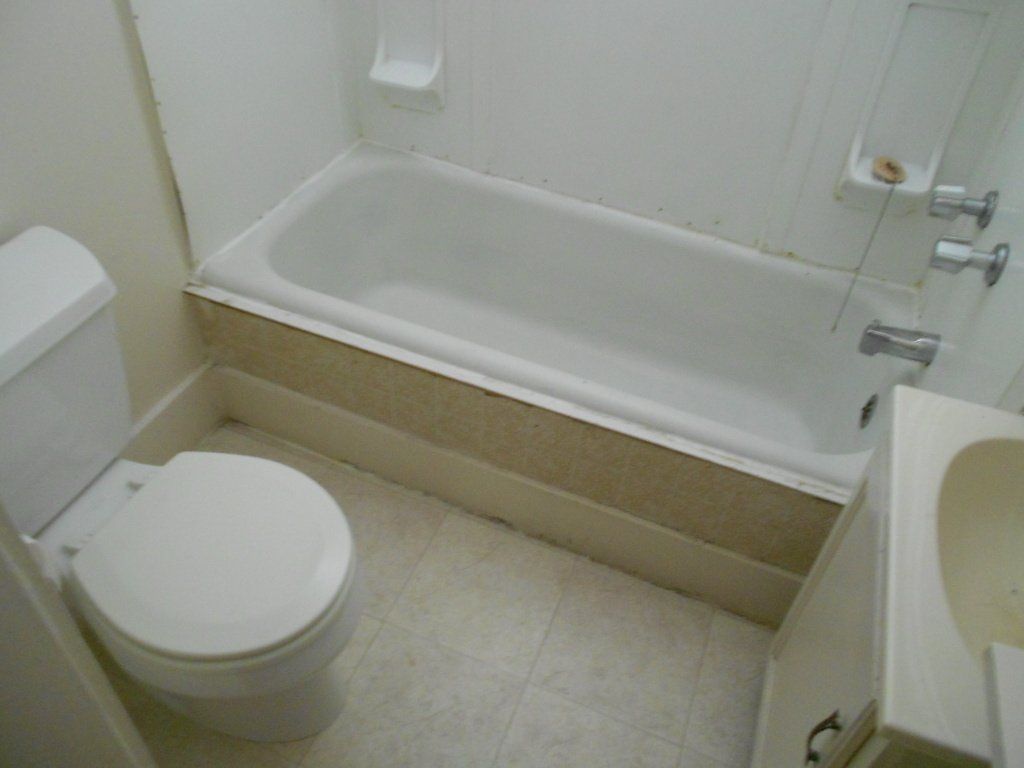 160-166 W. Northwood - Bathroom
