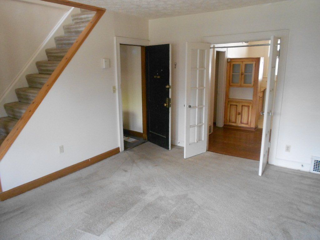 160-166 W. Northwood - Living Room 04