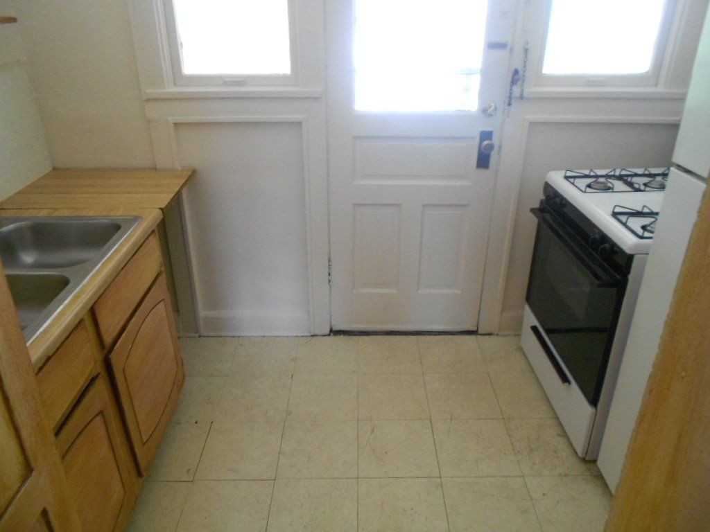 160-166 W. Northwood - Kitchen 04