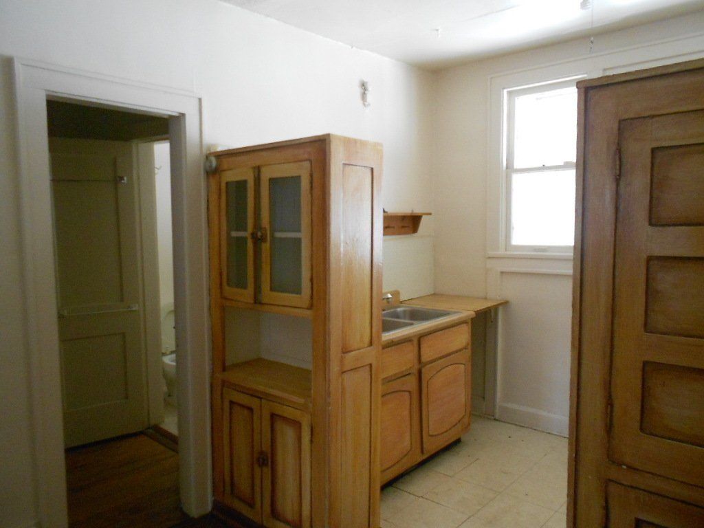 160-166 W. Northwood - Kitchen 03