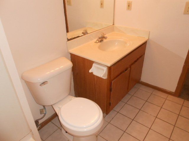 175 E. 13th Ave. Apt. 2A & Apt. 2B- Bathroom 01