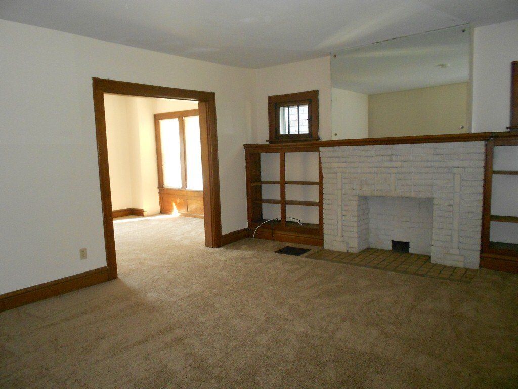 177 E. Norwich- Living Room 01
