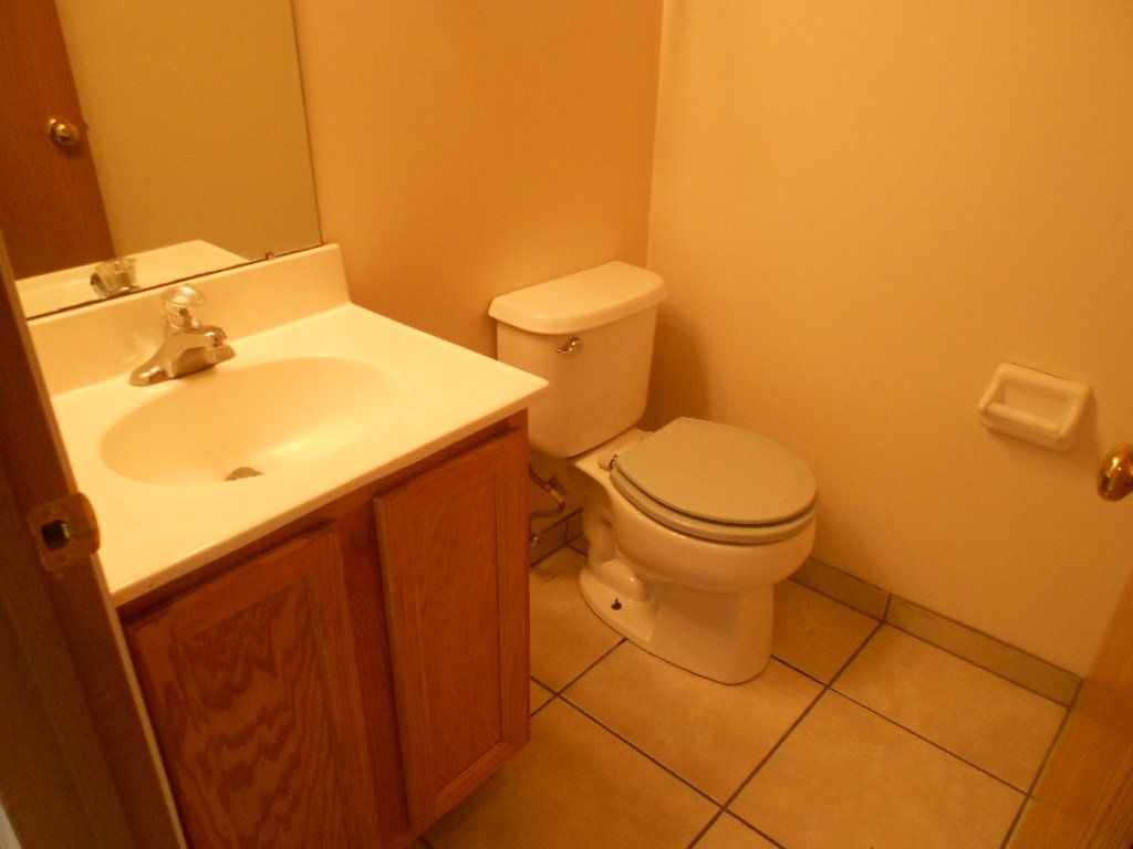 1996 Summit St. - Bathroom 2