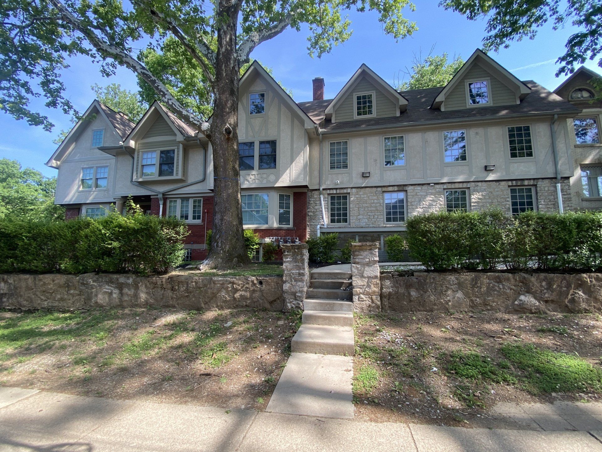 2000 Indianola Ave. Apt. D