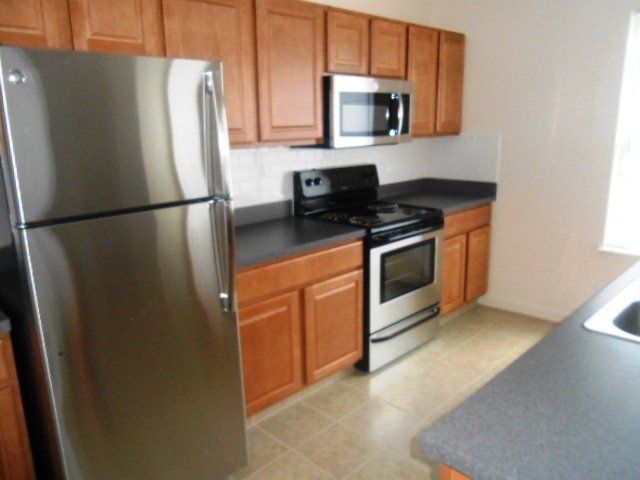 2166 Tuller St. - Kitchen 02