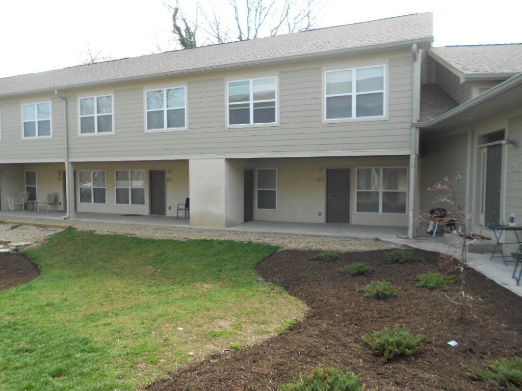 2461-2483 Wall St. - Exterior