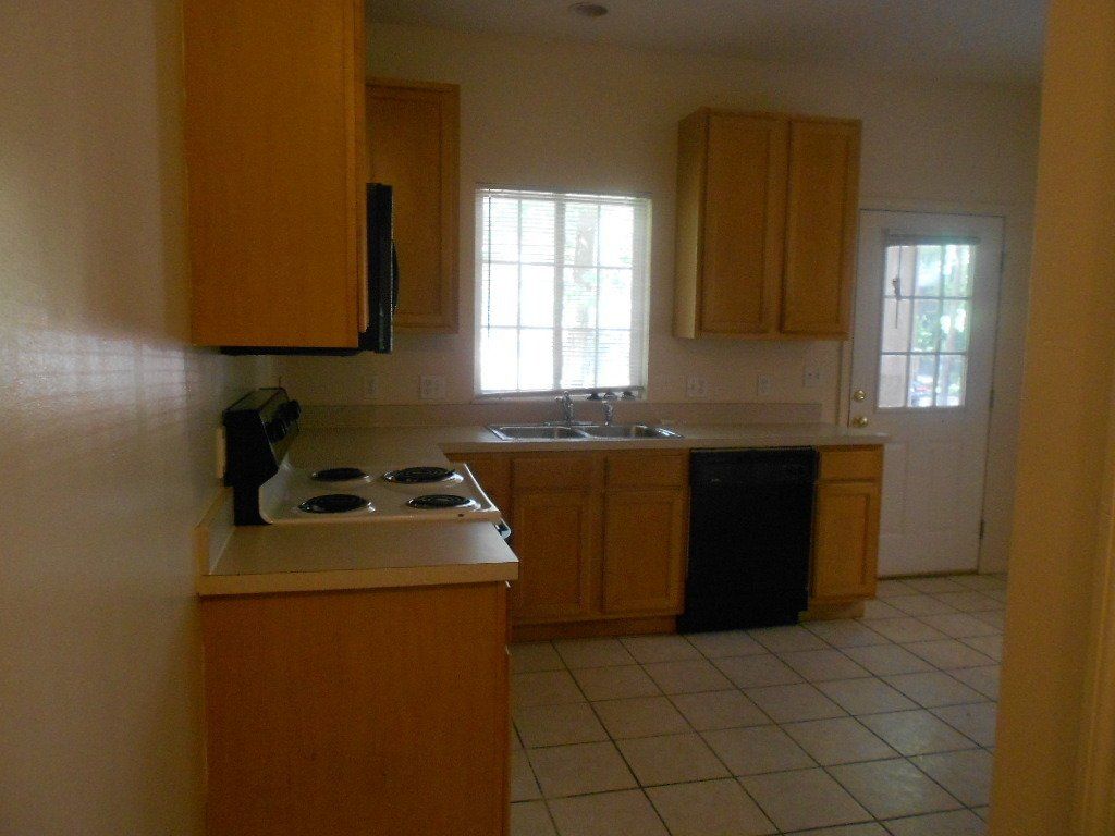 244-246 E. 19th Ave. - Kitchen 03