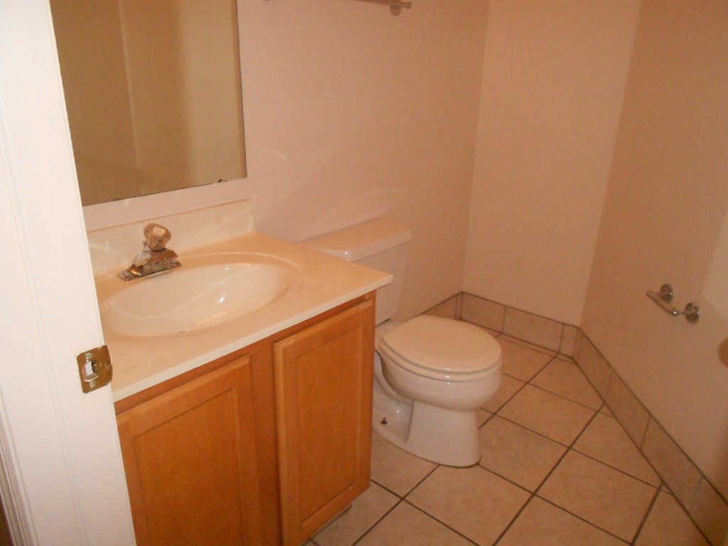 244-246 E. 19th Ave. - Bathroom 01