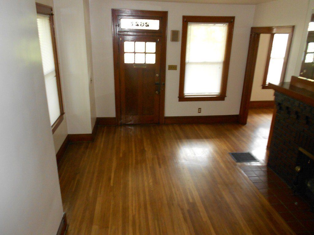 627 Neil Ave living room 4