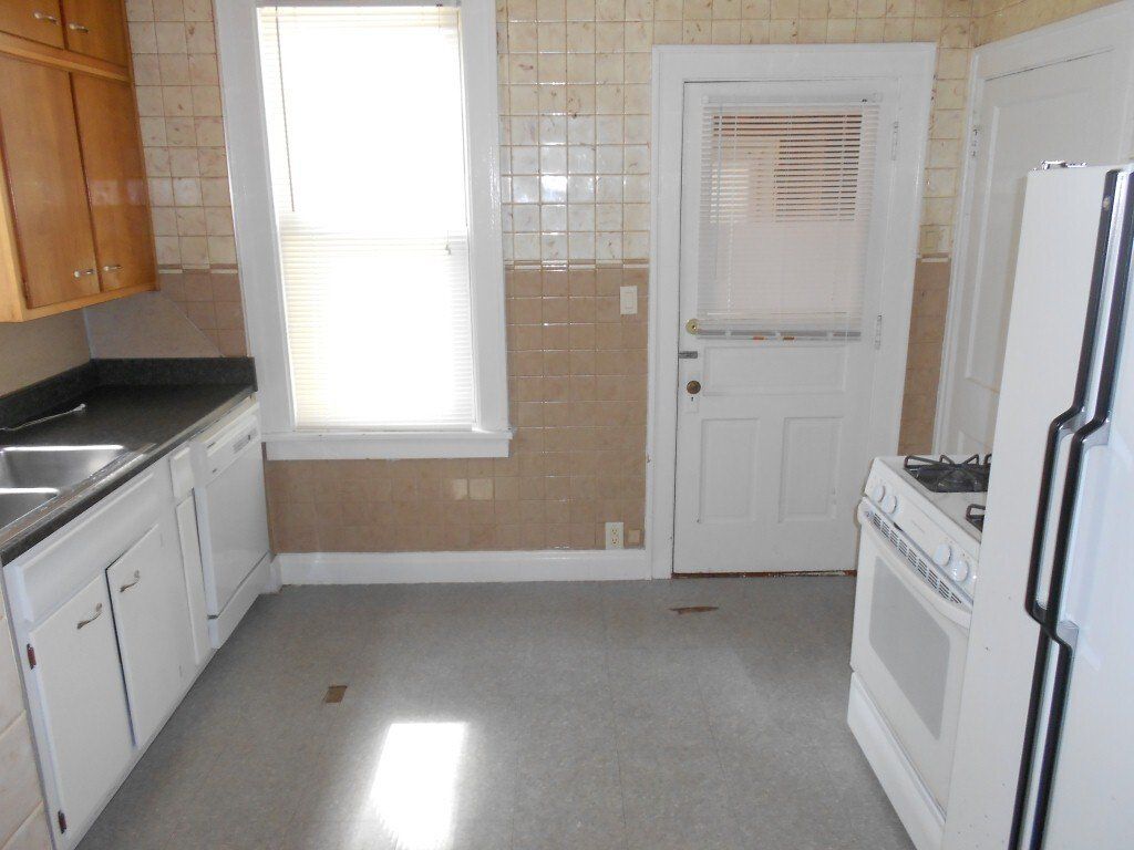 627 Neil Ave kitchen 2