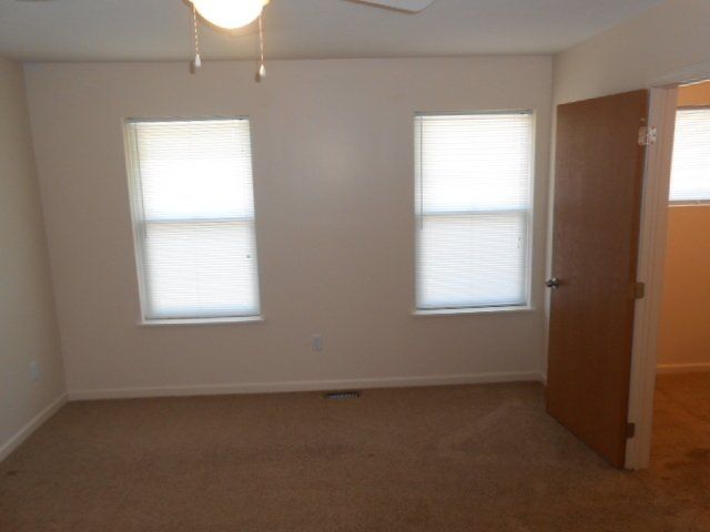 27-29-wilcox-st- Two Windows