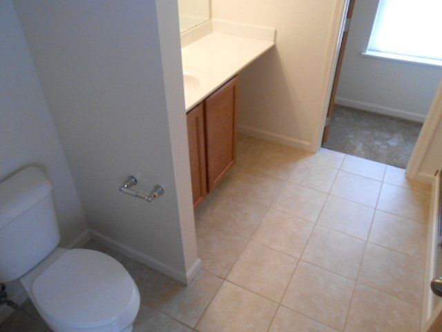 27-29-wilcox-st- Bathroom and  toilet