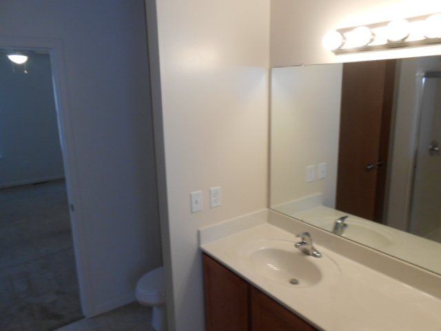 27-29 -wilcox-st-Bathroom with sink