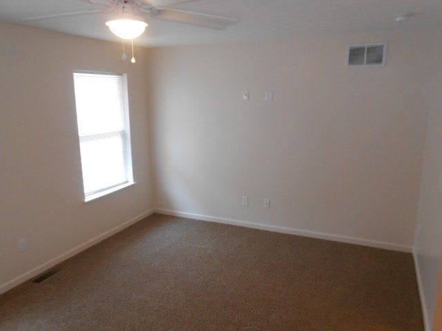 27-29 -wilcox-st-Window