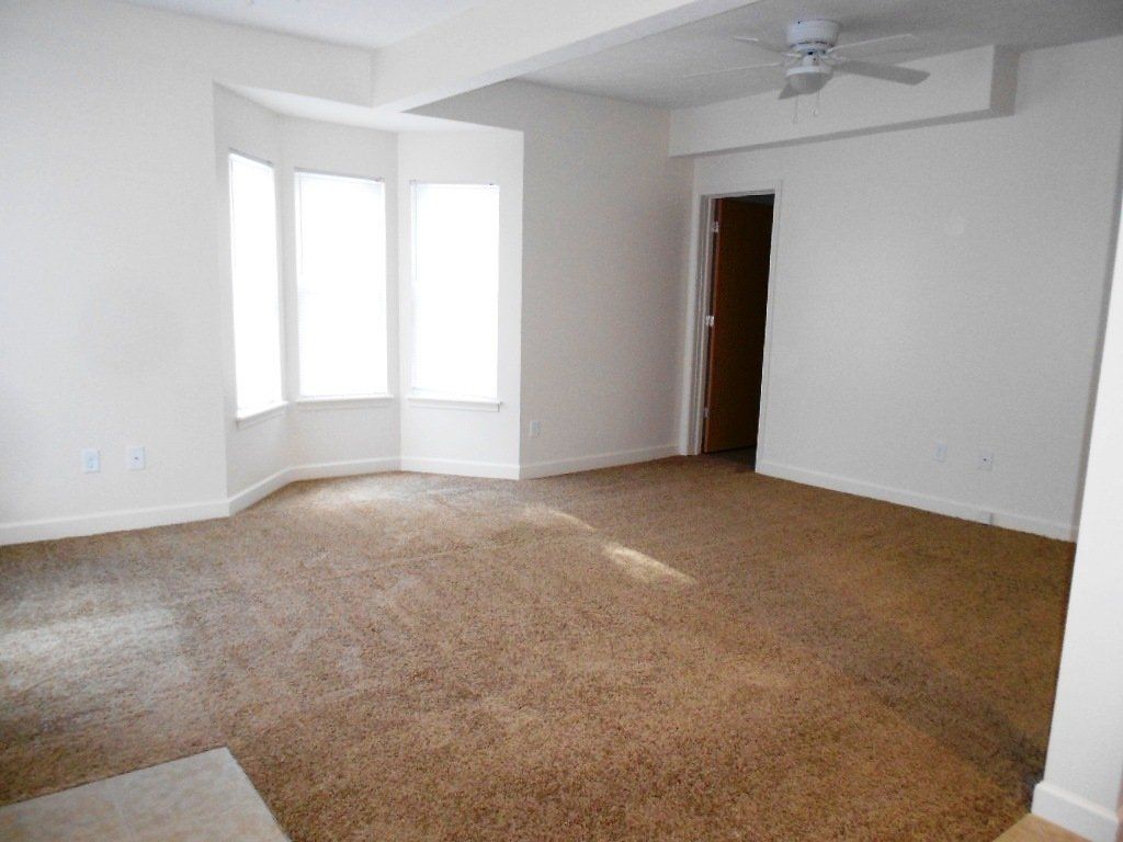 271 E. Northwood Ave interior