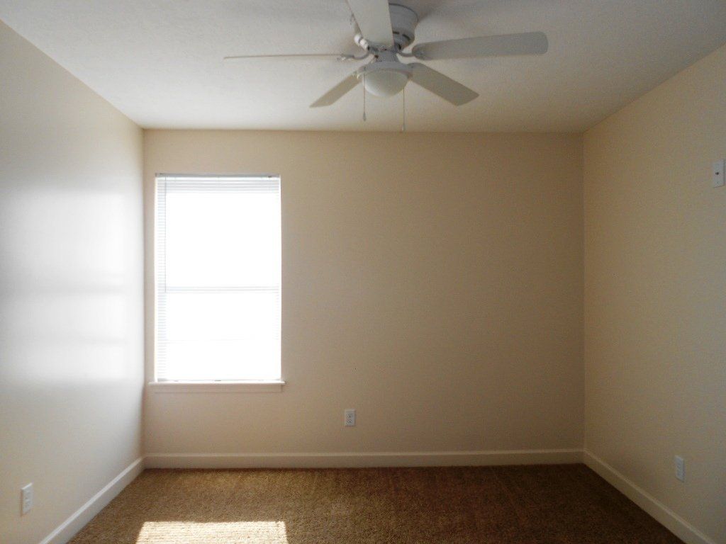 271 E. Northwood Ave bedroom