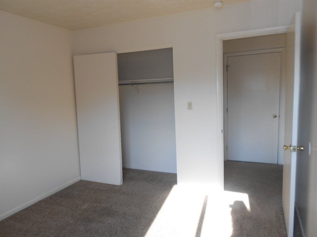 31-35-e-12th-ave- Closet