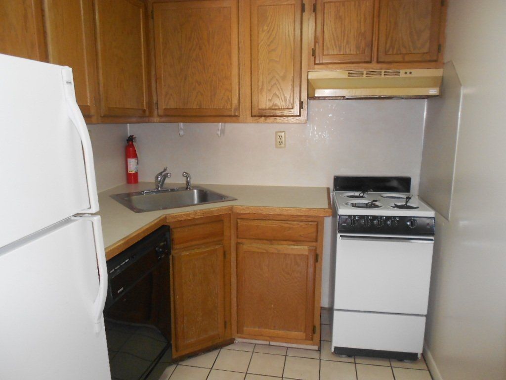 31-35-e-12th-ave- Kitchen with appliances