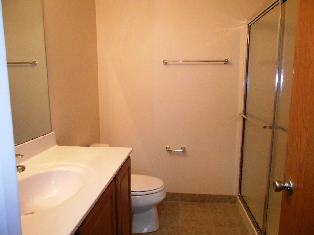 31 E. Lane Ave bathroom