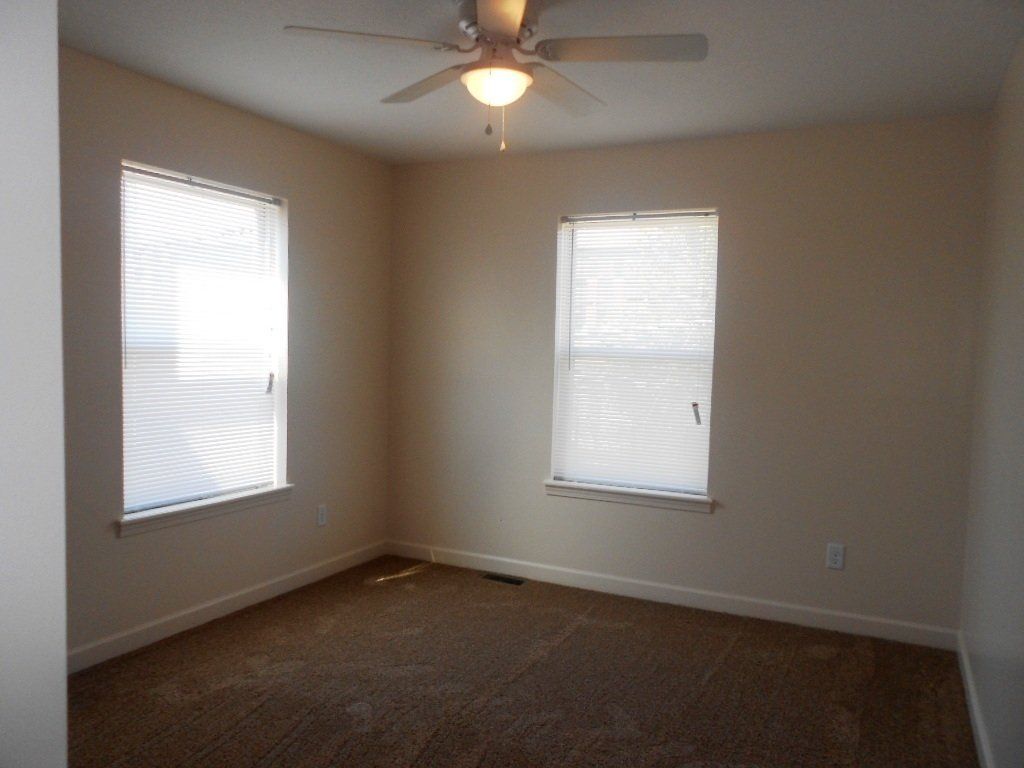 31 E. Lane Ave bedroom