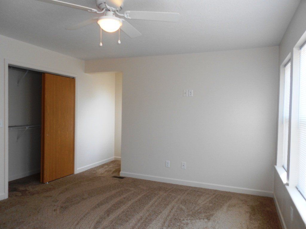 31 E. Lane Ave hallway