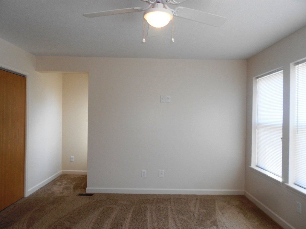 31 E. Lane Ave living room