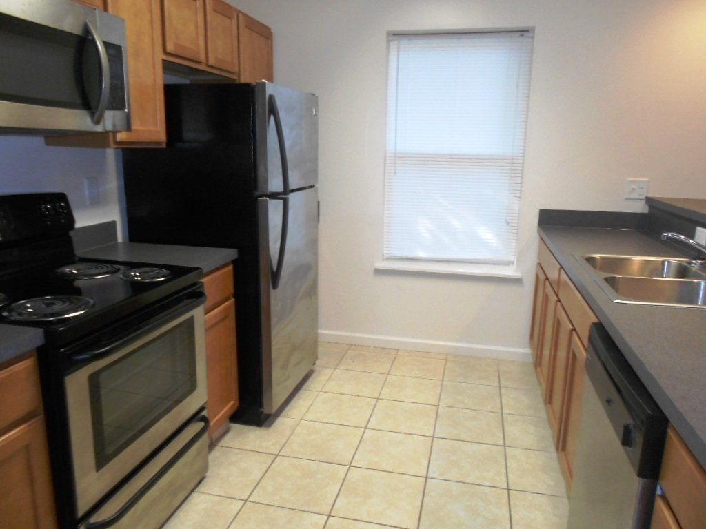 31-wilcox-st- Kitchen with appliances