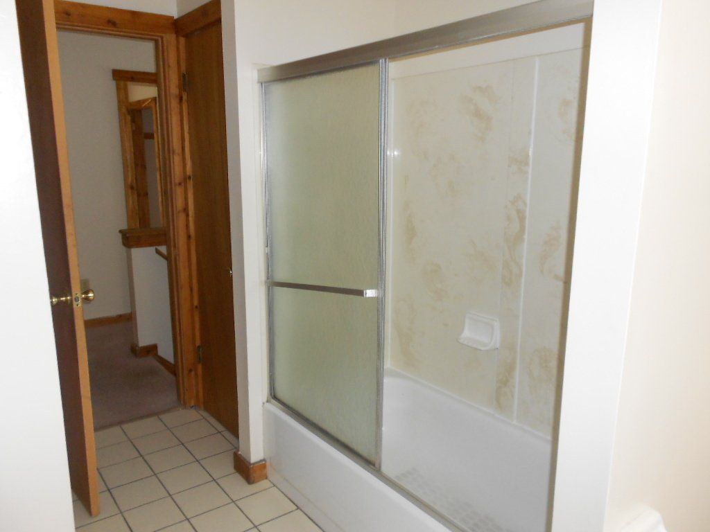 37 E. 14th Ave Apt. C bathroom