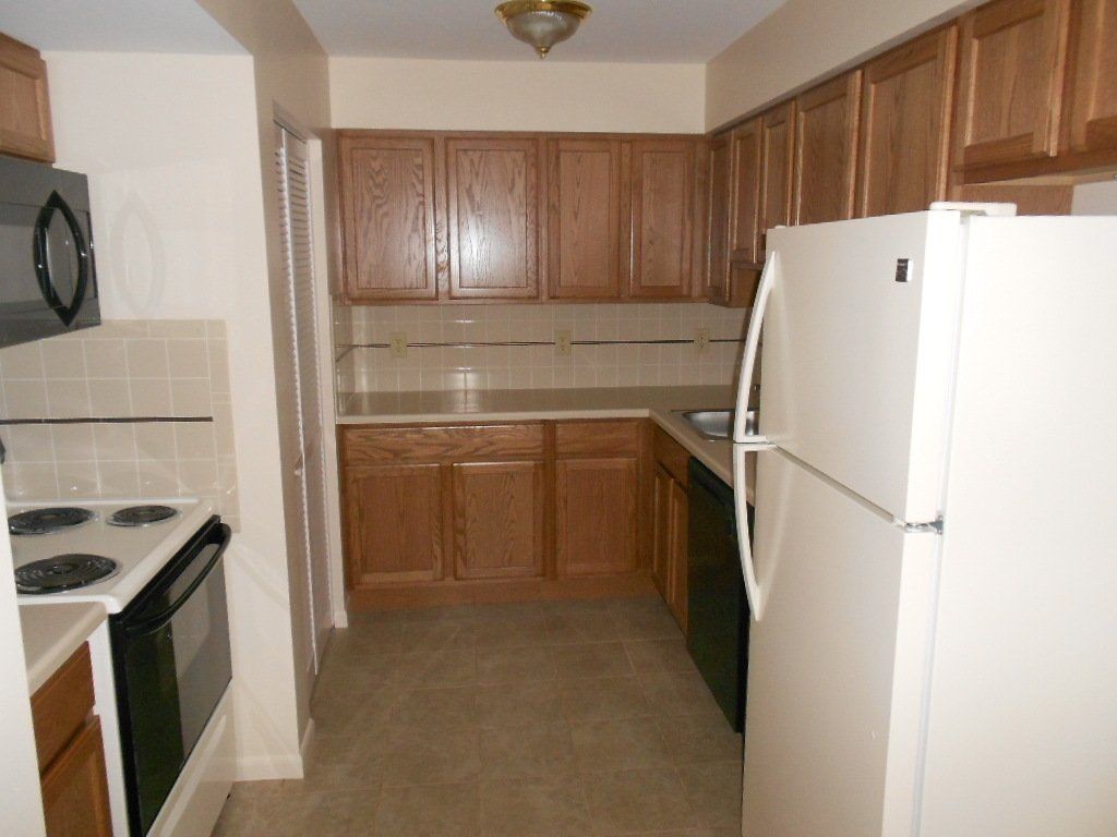 393 E. 18th Ave. - Kitchen 07