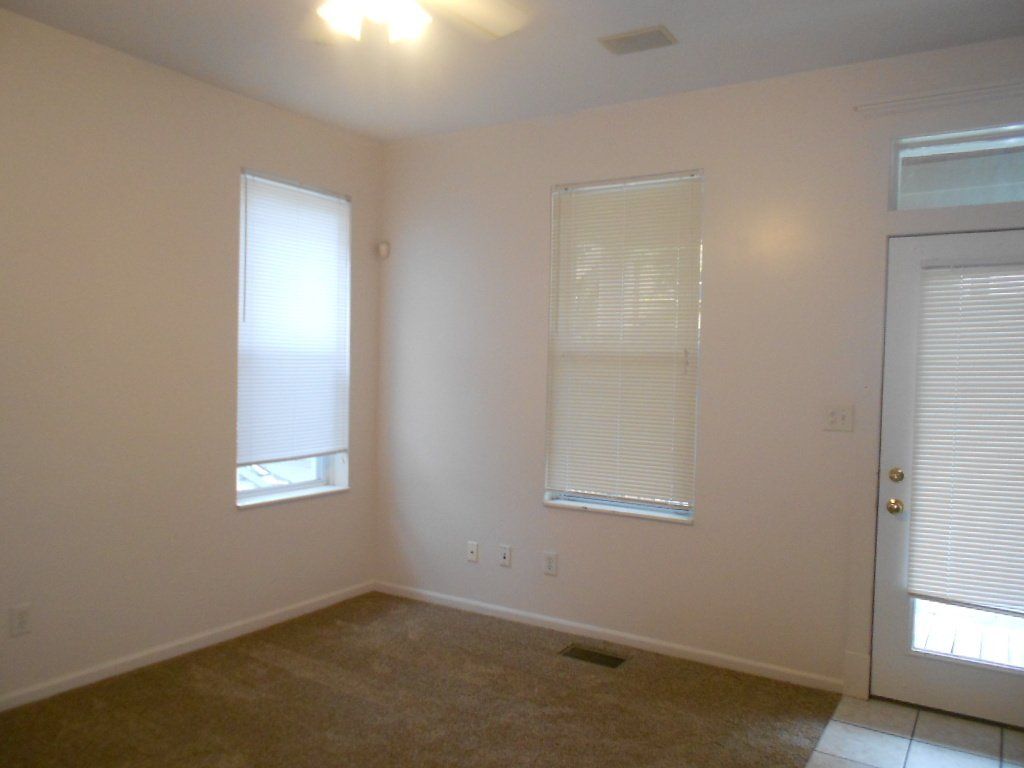 39-E-Patterson-  Living room