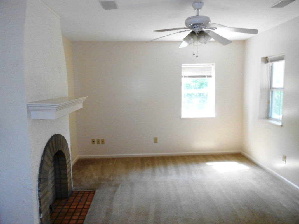 41-43 W. Tompkins living room 9