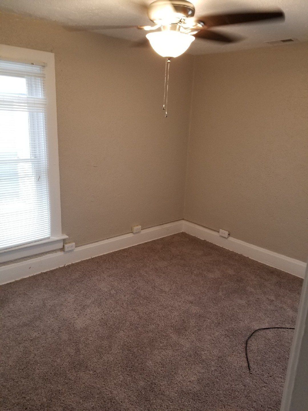 41-43 W. Tompkins living room 6