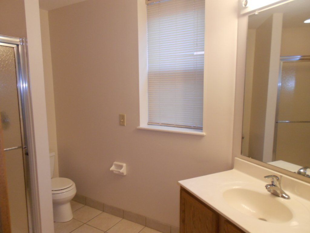 41-43 W. Tompkins bathroom 2