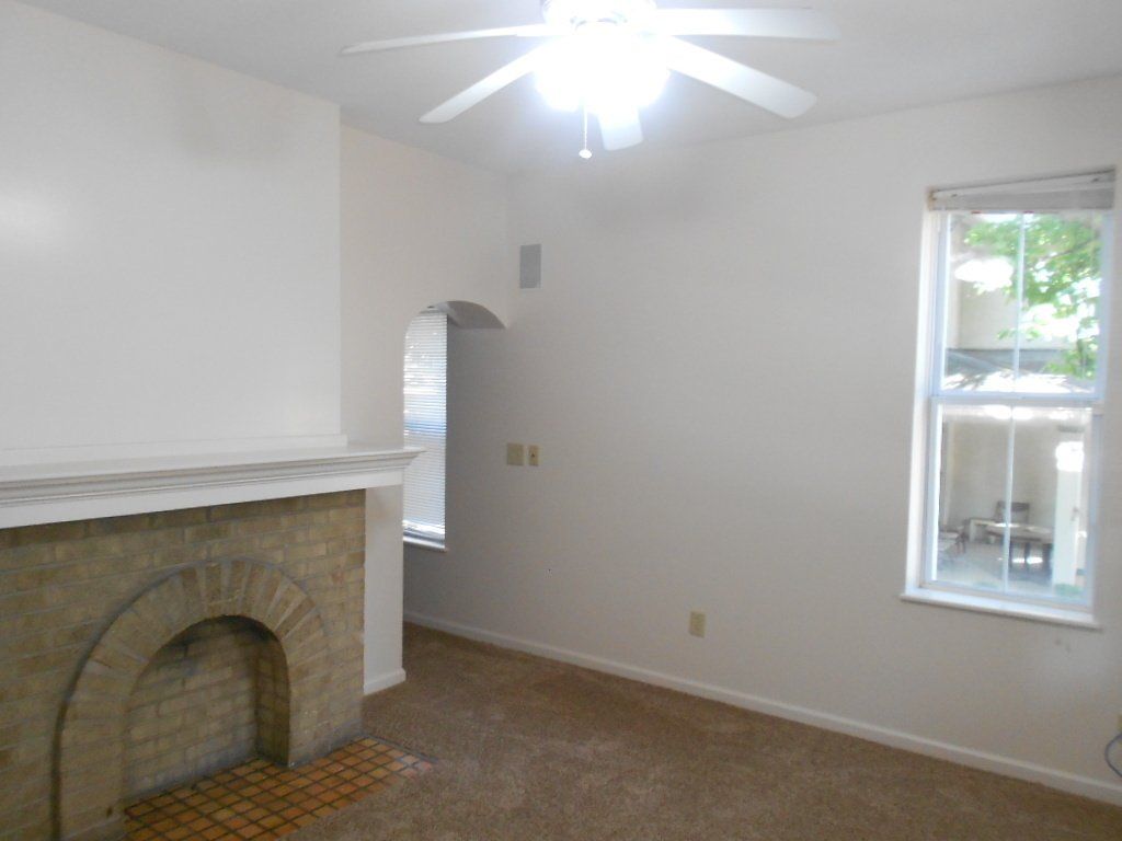 41-43 W. Tompkins living room 8