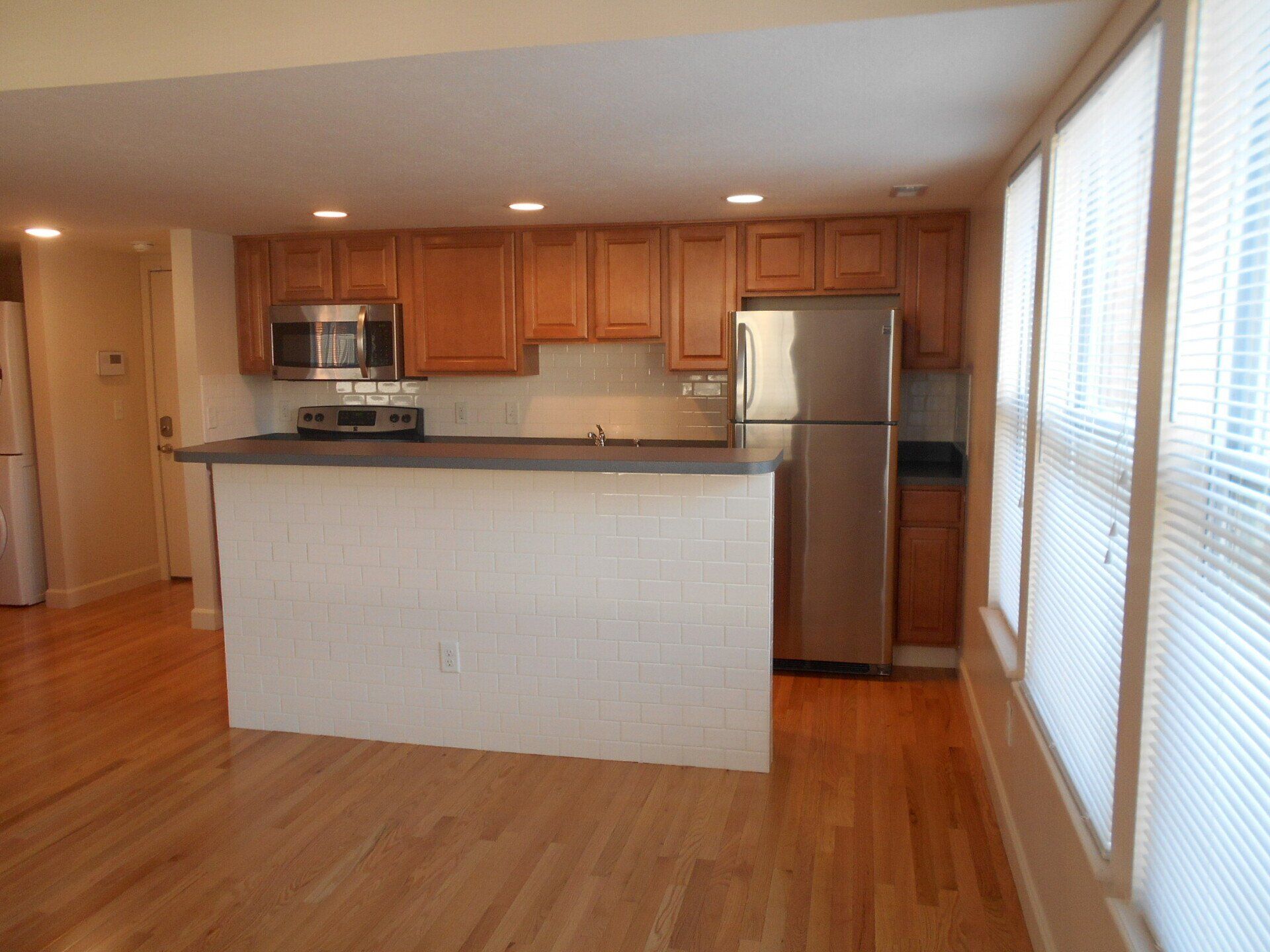 44 W. 9th Ave. living room 4