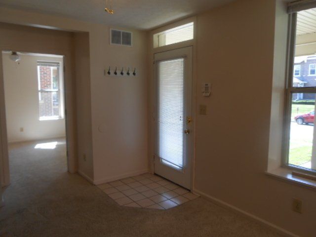 44 E. 12th Ave. Apt. A living room 5