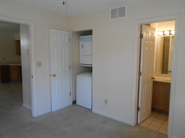 44 E. 12th Ave. Apt. A laundry