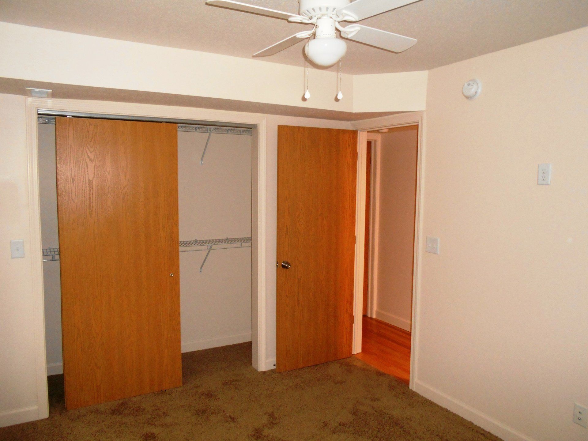 44 W. 9th Ave. - Bedroom with closet and Ceiling Fan