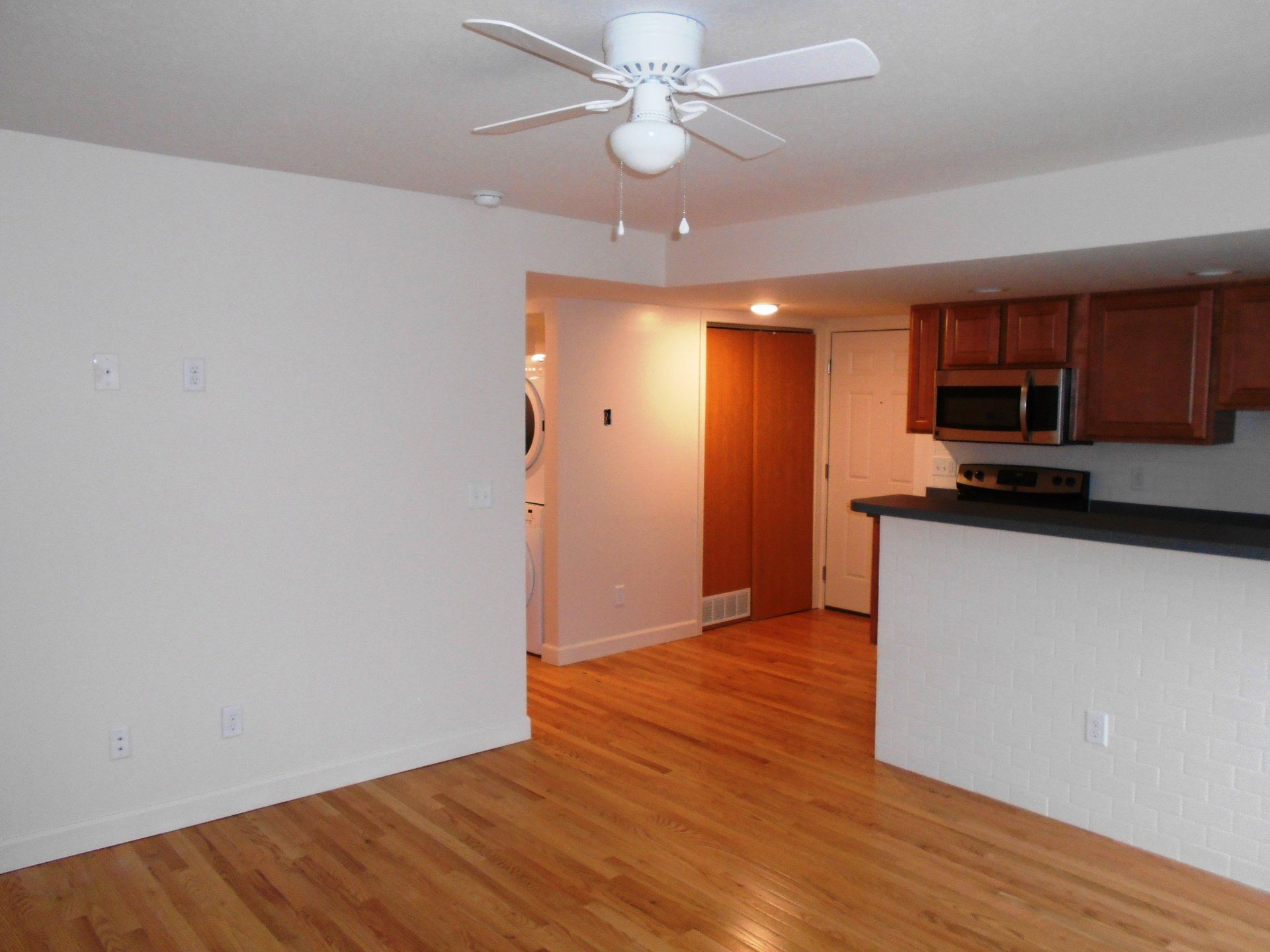 44 W. 9th Ave. - Living Room with Ceiling Fan and Kitchen