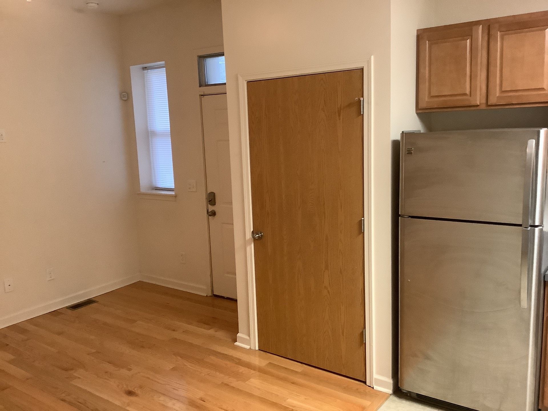 1457 Neil interior 12