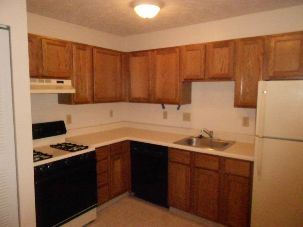 606 Riverview Dr. -Kitchen 01