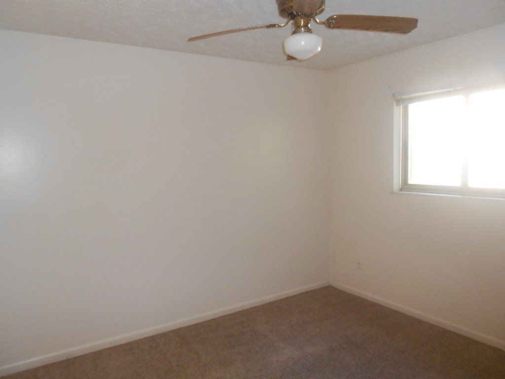 606 Riverview Dr. -Bathroom 04