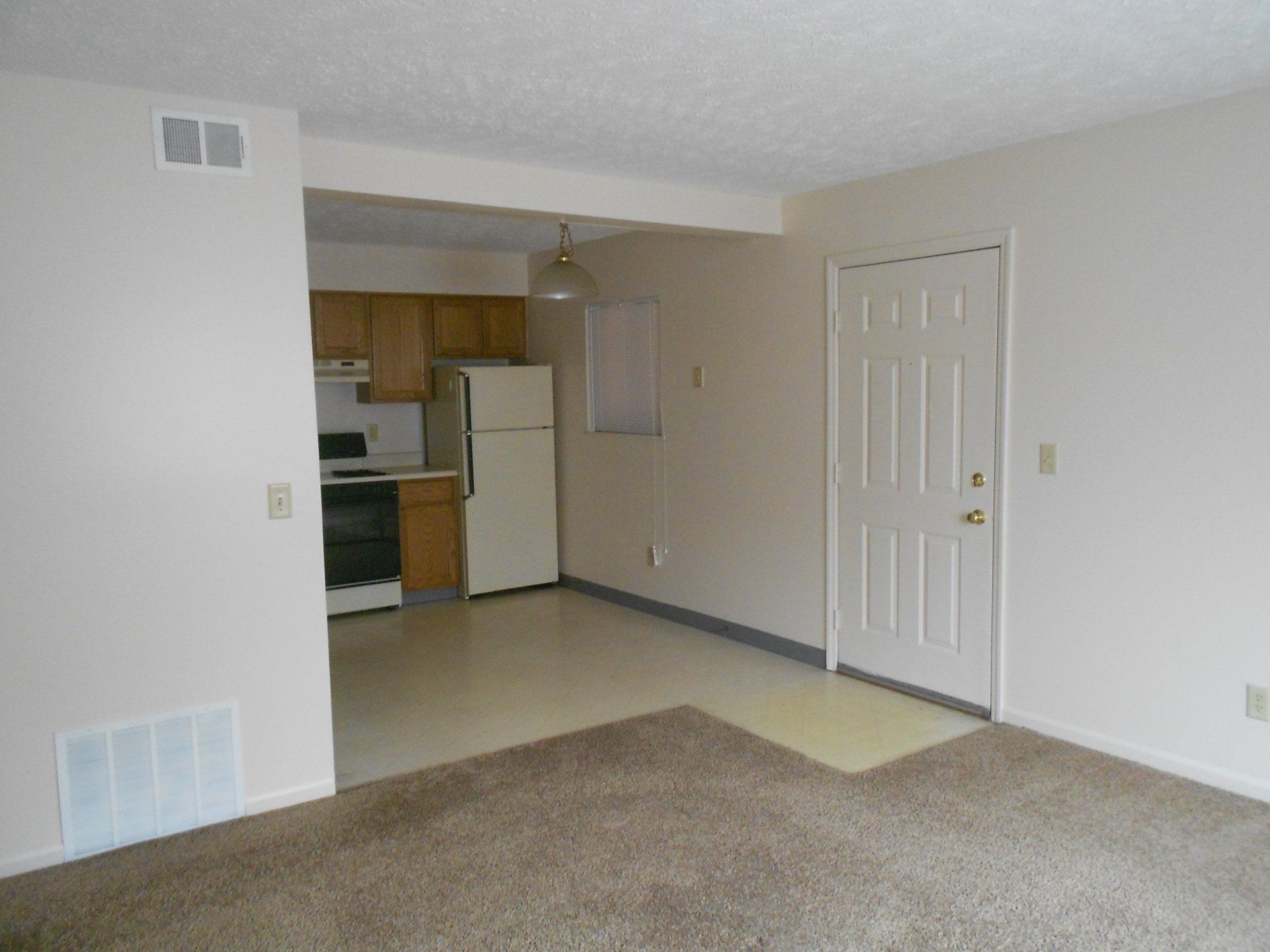 606 Riverview Dr interior