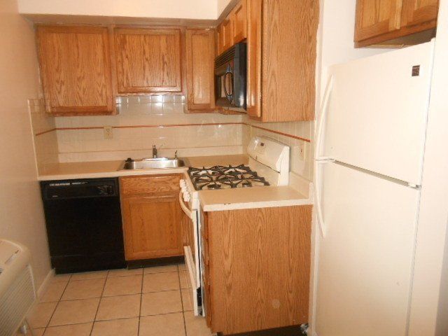 60 Chittenden - Kitchen  05