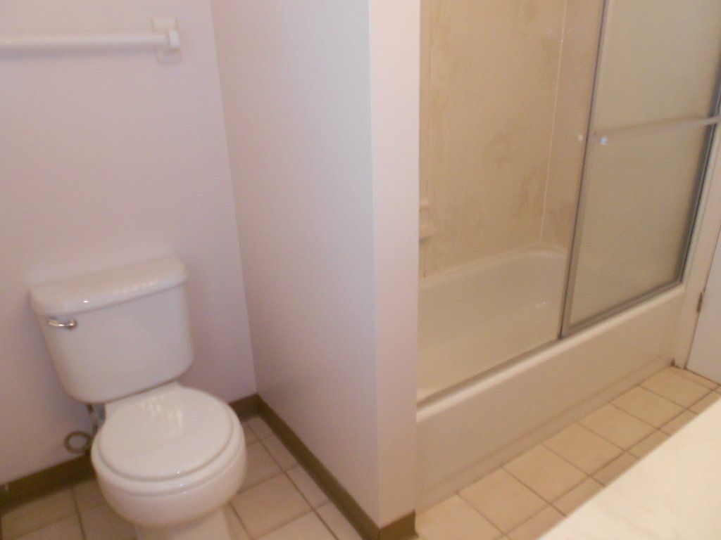 61 W. 10th Ave Apt. B bathroom