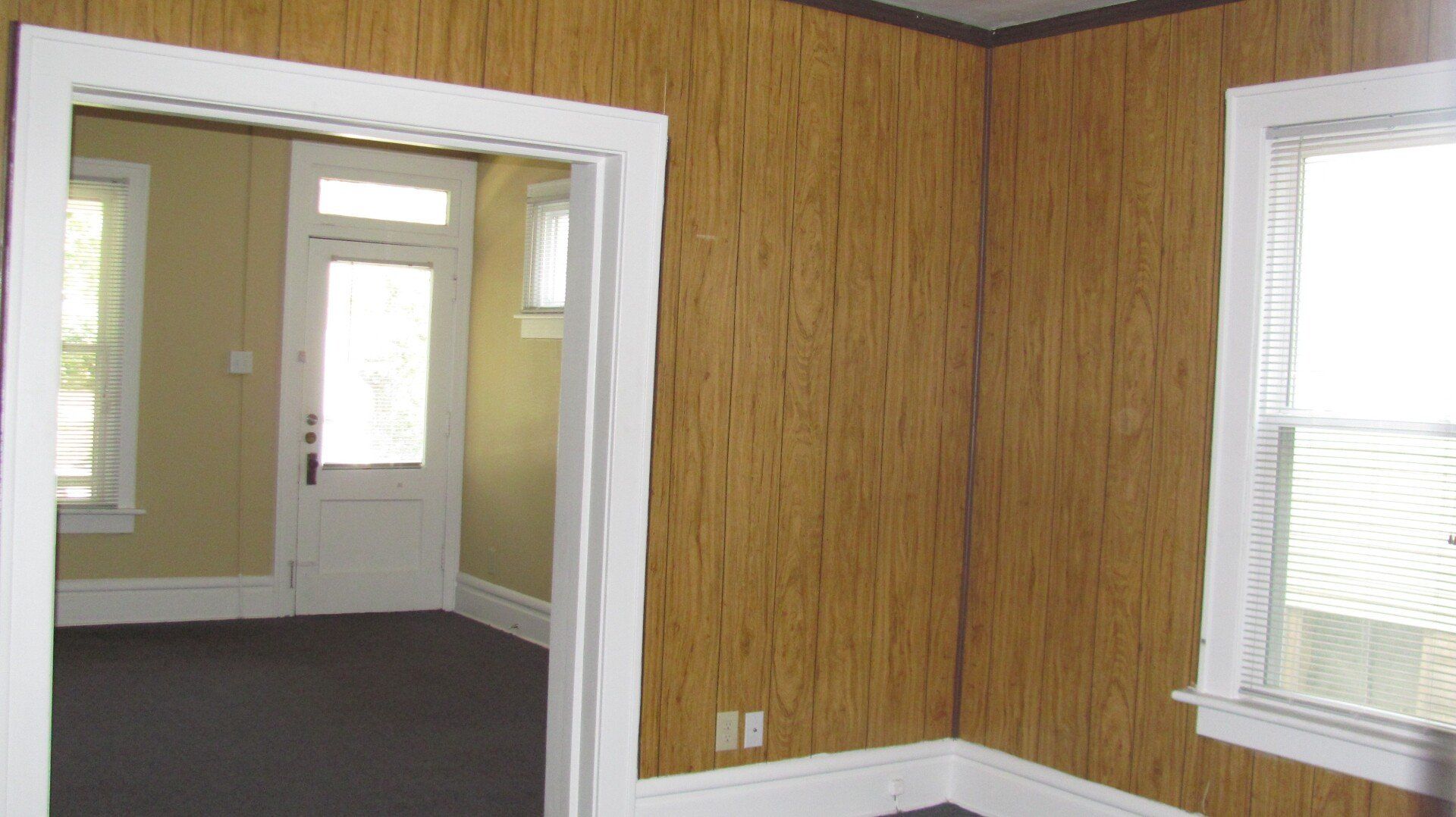 65-67 W. Oakland Ave entryway