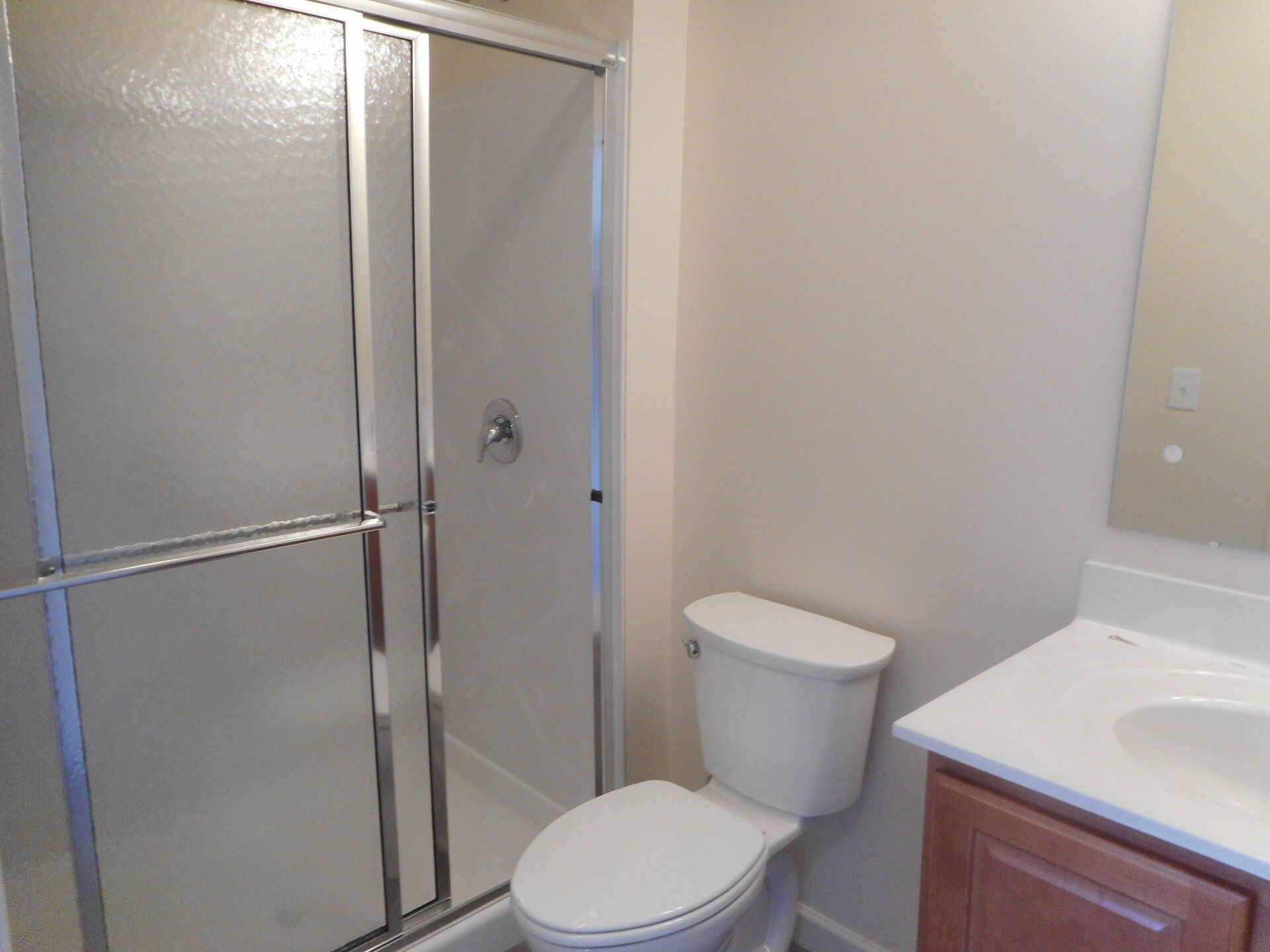 165 E. 13th Ave. Apt. B- Bathroom 02