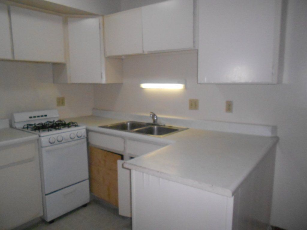 773 Riverview Dr.- Kitchen 02