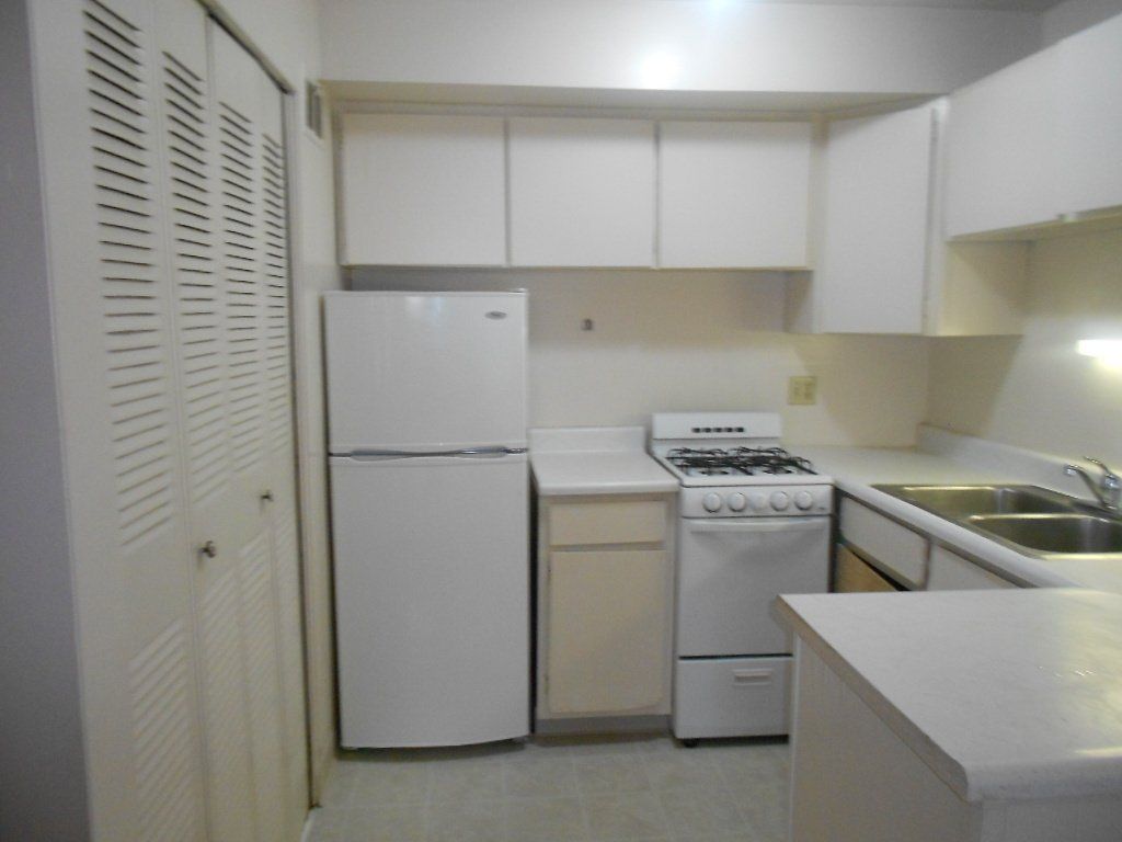 773 Riverview Dr.- Kitchen 01
