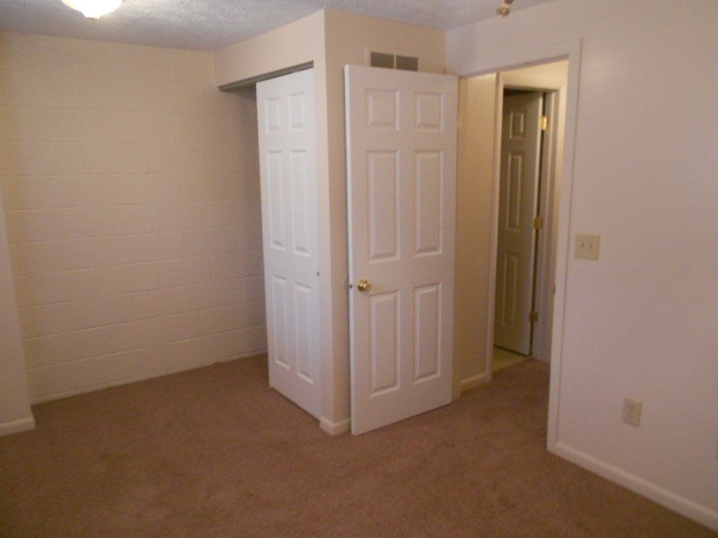 1556 - 1562 Hunter Ave bedroom 6